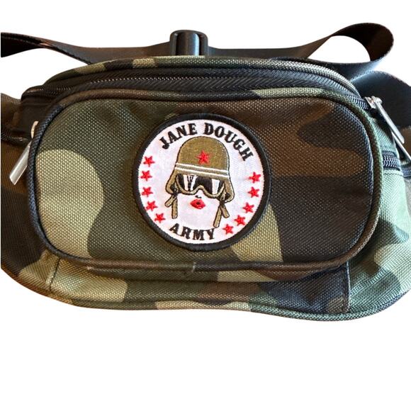 Camo Fanny Pack Jane Doe Waist Bag 5-Pocket Travel Belt NWOT - Picture 1 of 7